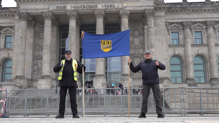 Freie Deutsche Jugend! Die neue DDR ist unsere Zukunft!